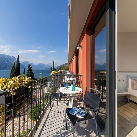 Hotel Oasi Beach Malcesine Bagian luar foto