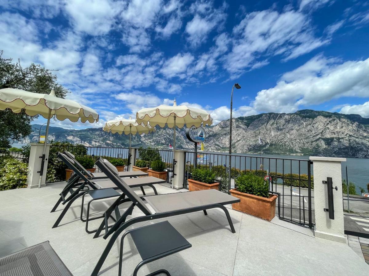 Hotel Oasi Beach Malcesine Bagian luar foto