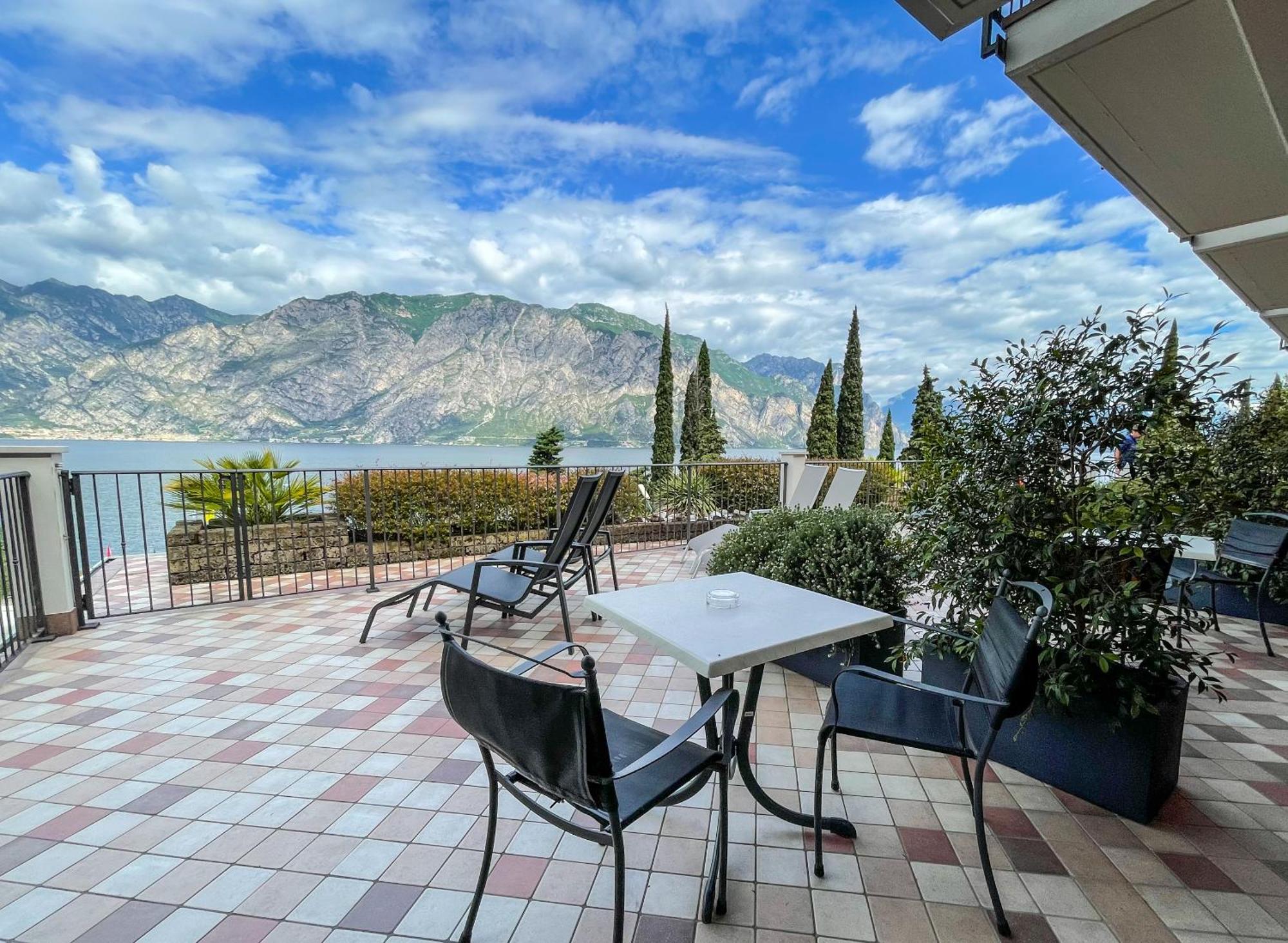 Hotel Oasi Beach Malcesine Bagian luar foto