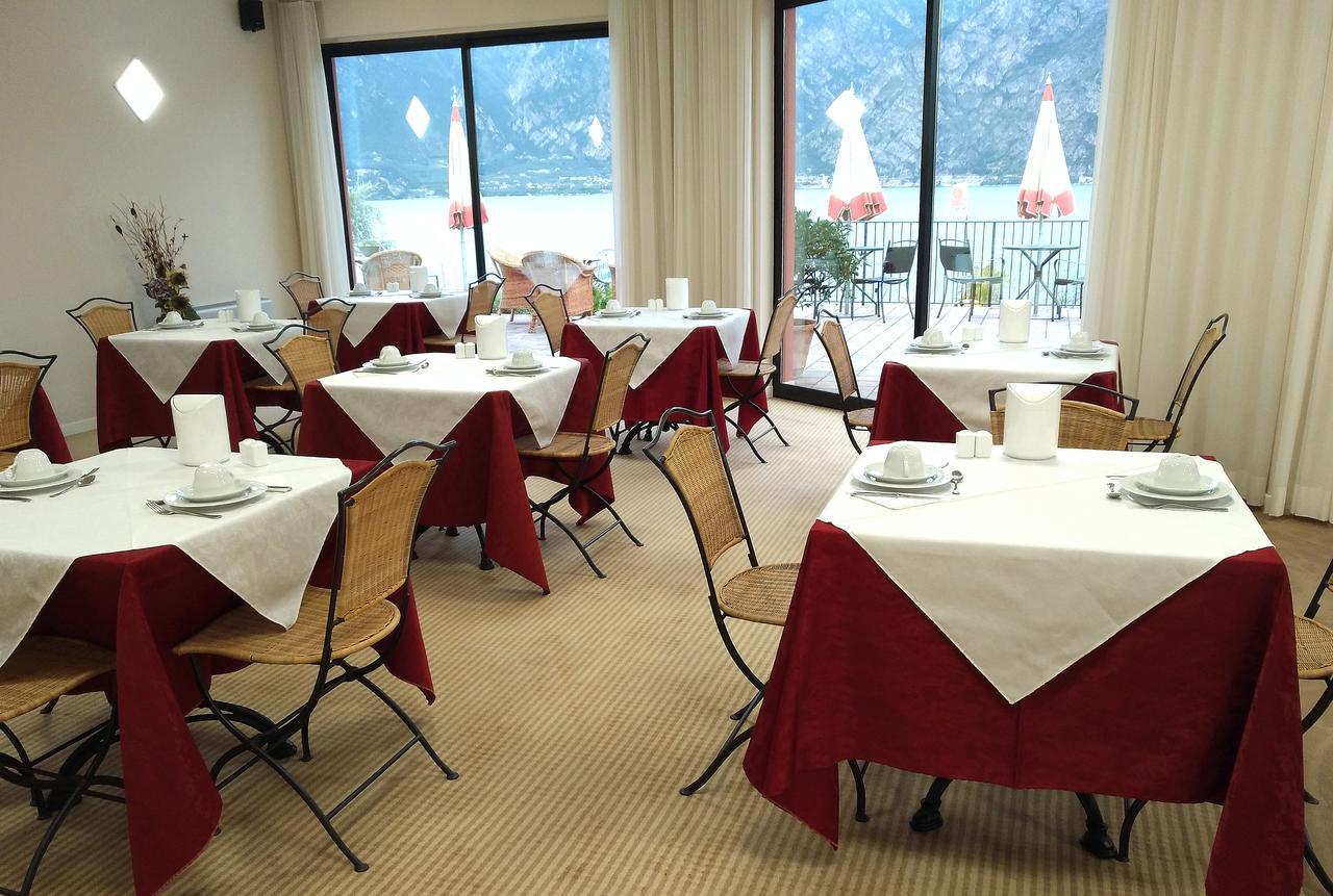 Hotel Oasi Beach Malcesine Bagian luar foto