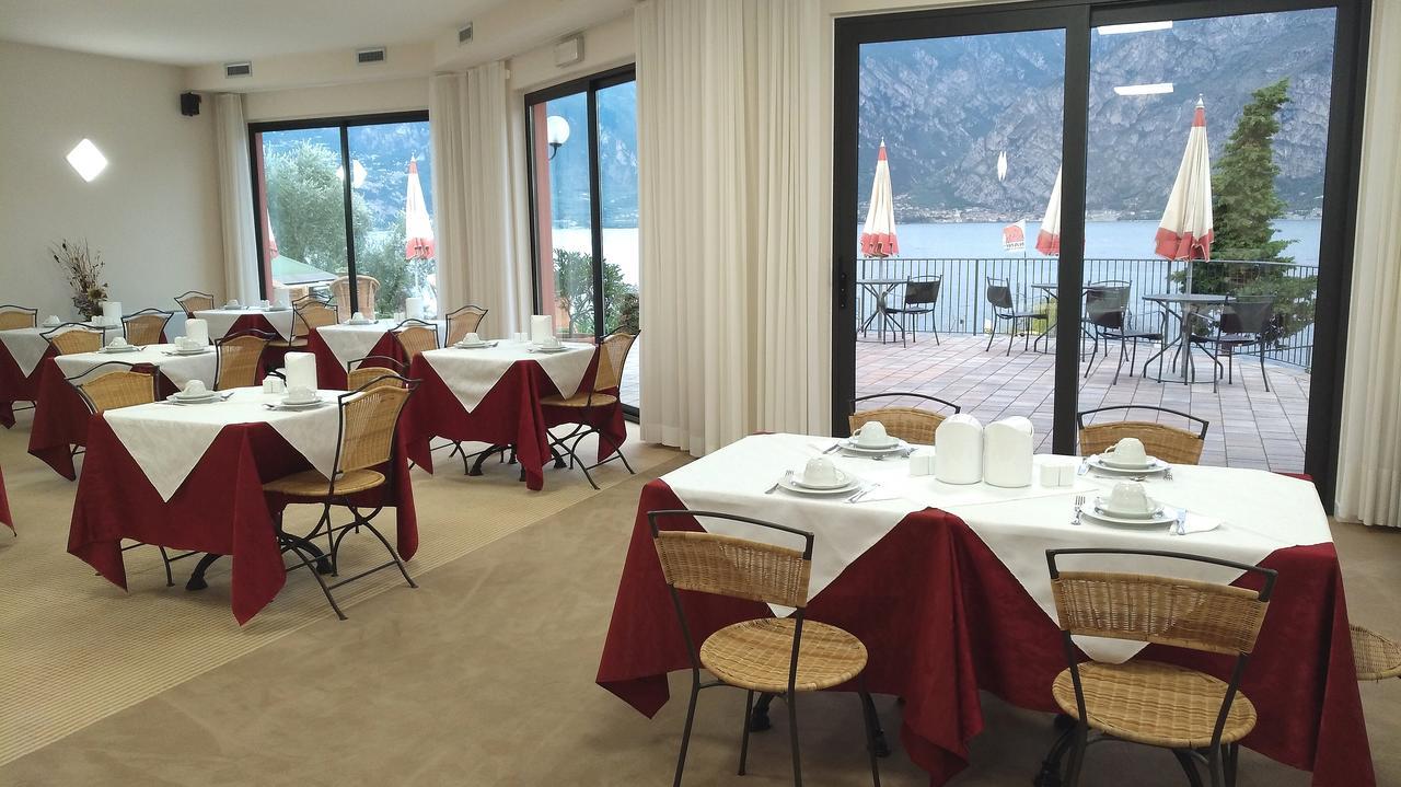 Hotel Oasi Beach Malcesine Bagian luar foto