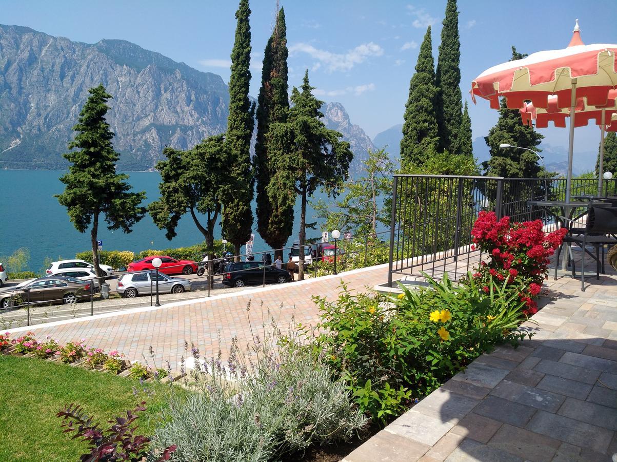 Hotel Oasi Beach Malcesine Bagian luar foto