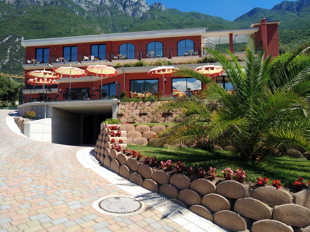 Hotel Oasi Beach Malcesine Bagian luar foto