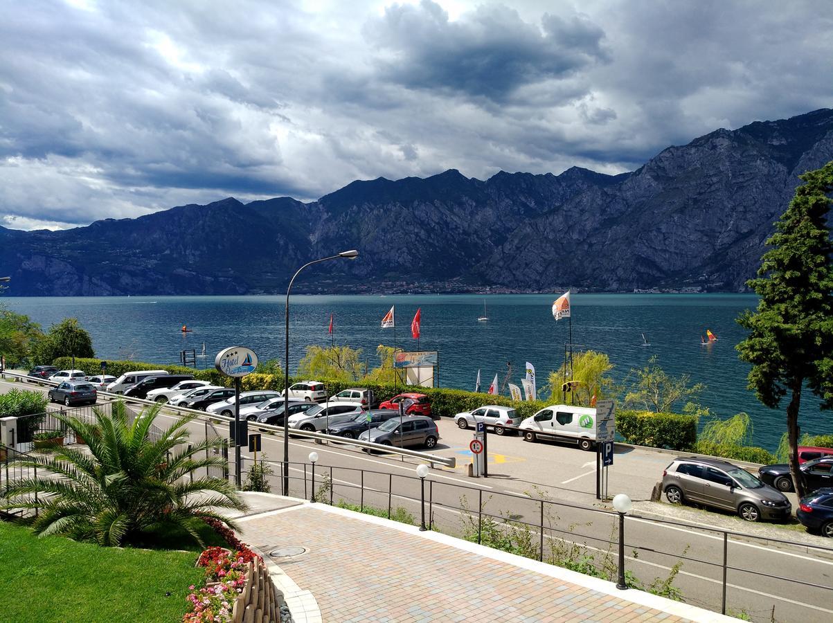 Hotel Oasi Beach Malcesine Bagian luar foto