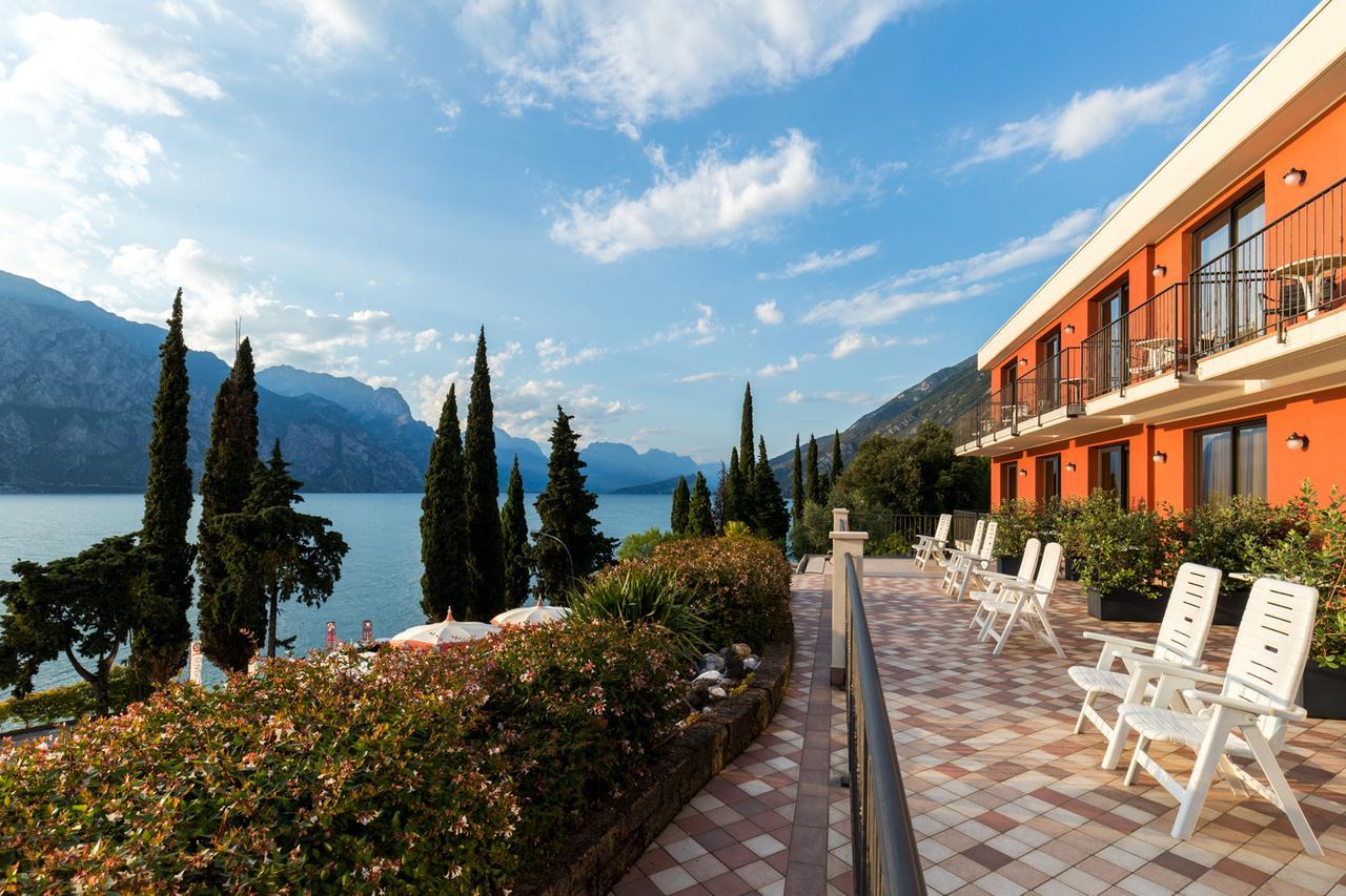 Hotel Oasi Beach Malcesine Bagian luar foto
