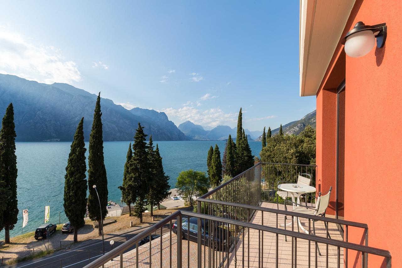 Hotel Oasi Beach Malcesine Bagian luar foto