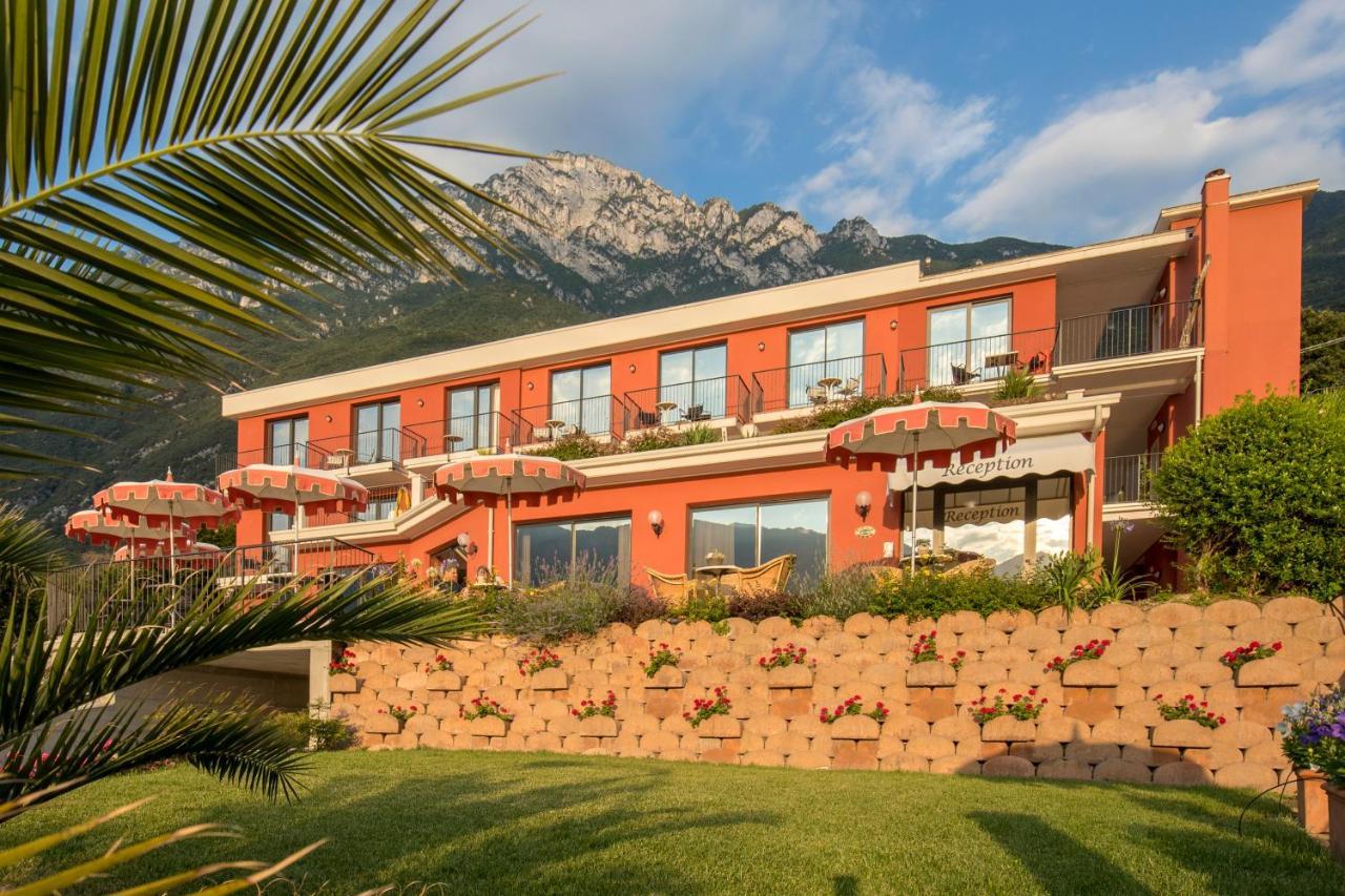 Hotel Oasi Beach Malcesine Bagian luar foto